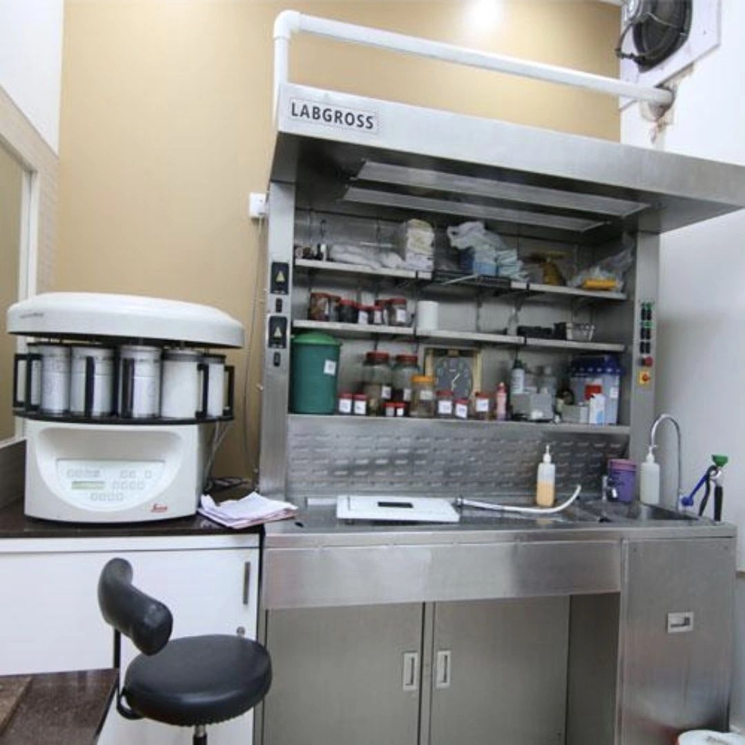 ISTOS LABGROSS formalin containment features